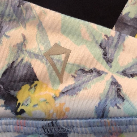 Ivivva Girls’ Reversible Bra - Picture 3 of 8